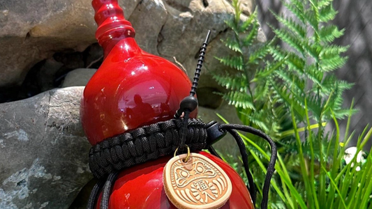Lacquer-Gourd-Bottle-Handmade-Cultural-Decor-for-Summer-Rituals Aoao Toys