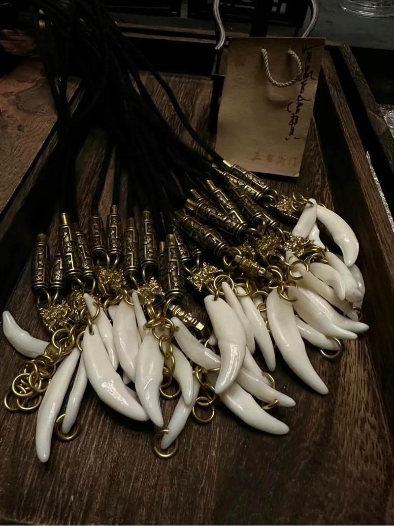 GOEMON | Black Dog Tooth Necklace "Fenglang Juxu" Aoao Toys