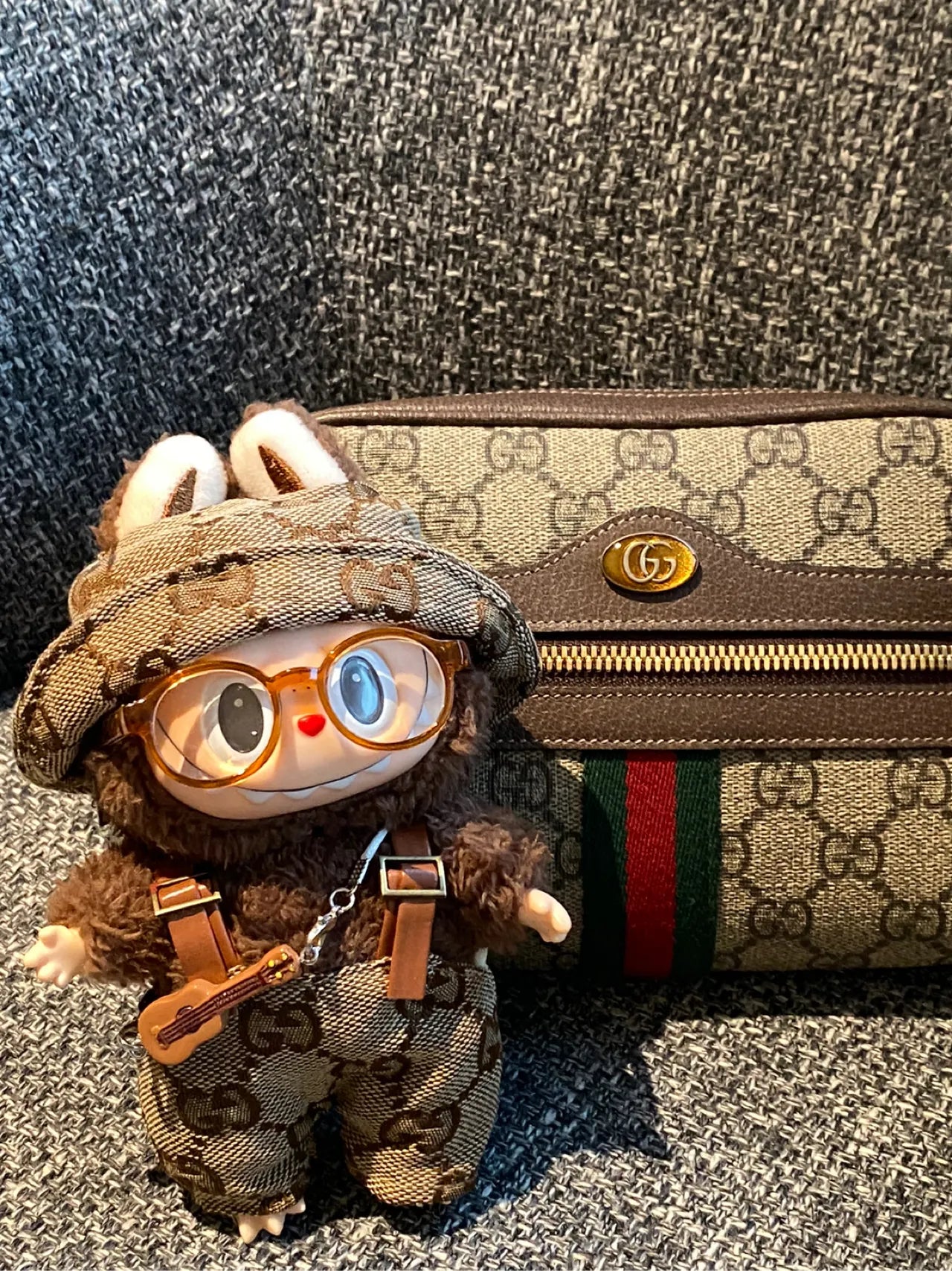 🌟 Gucci-Inspired Overalls Labubu Outfit (Gen 1 & 2)Doll & additional accessories not included