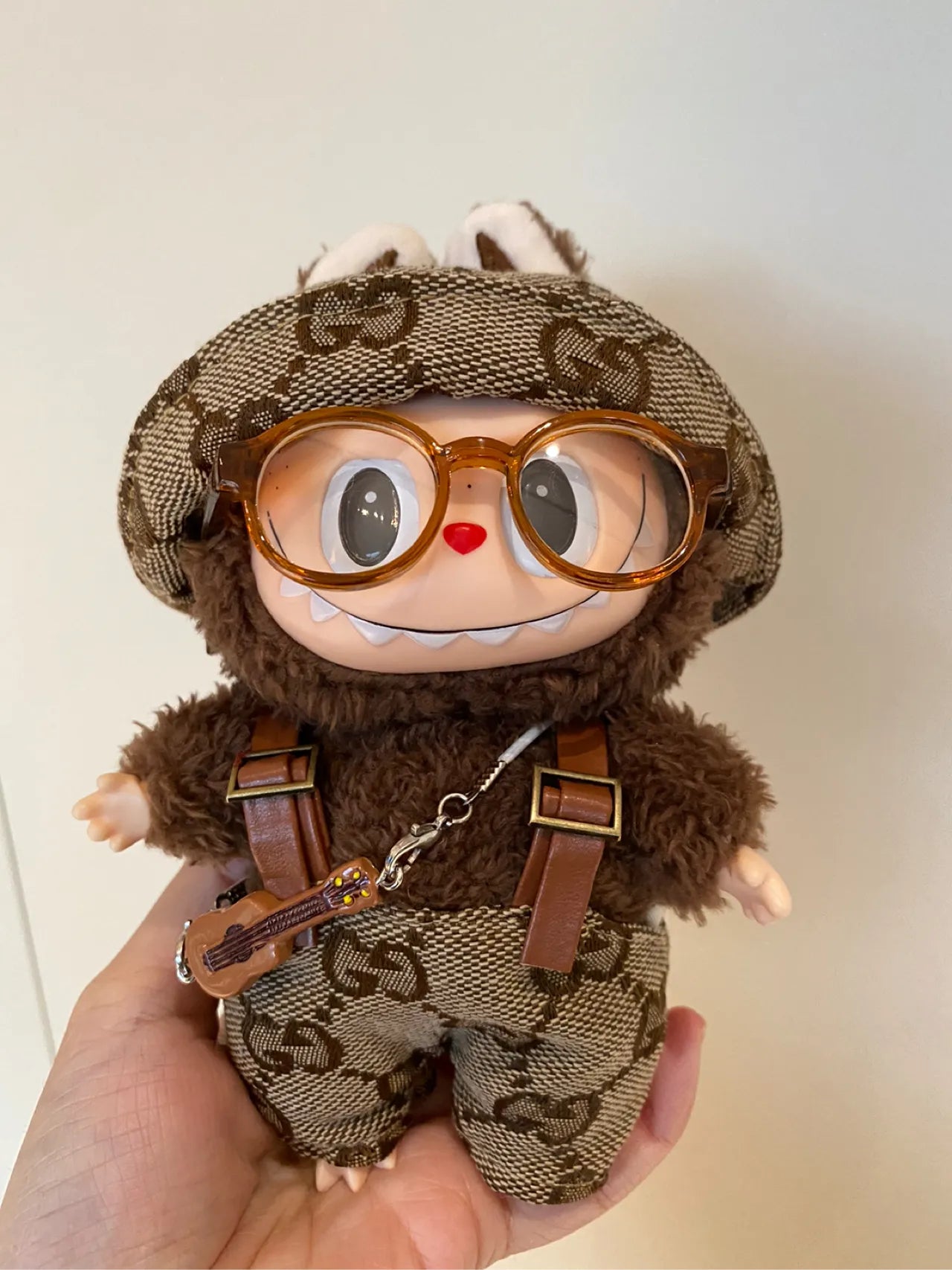 🌟 Gucci-Inspired Overalls Labubu Outfit (Gen 1 & 2)Doll & additional accessories not included