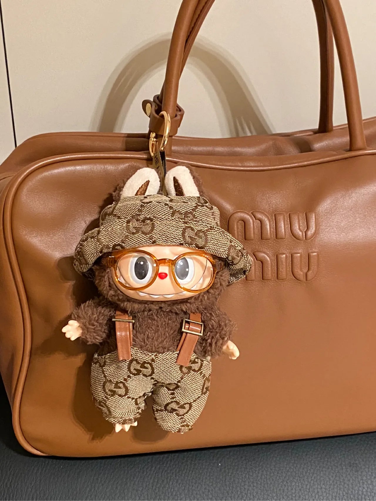 🌟 Gucci-Inspired Overalls Labubu Outfit (Gen 1 & 2)Doll & additional accessories not included