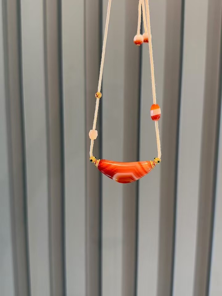 Fire Lucky Color:Striped Agate Necklace with Ox Horn Bead and Full Vermilion Patterns Aoao Toys