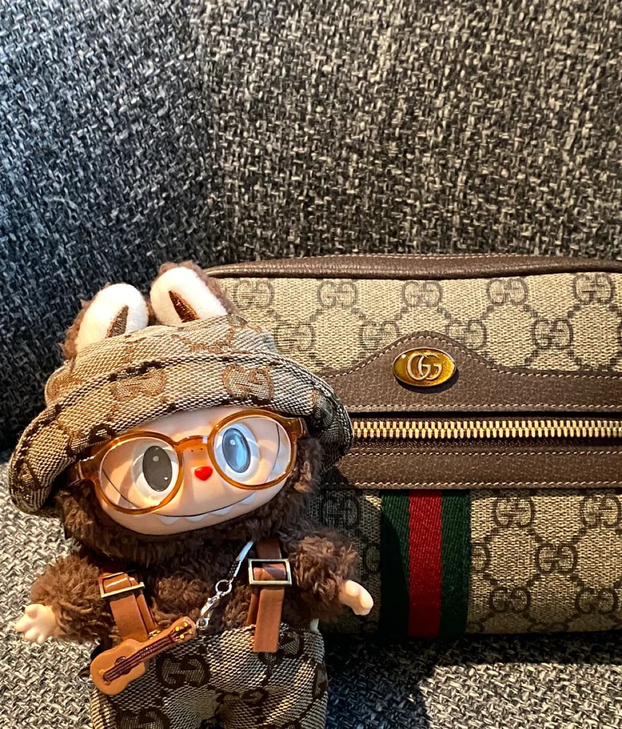 🌟 Gucci-Inspired Overalls Labubu Outfit (Gen 1 & 2)Doll & additional accessories not included