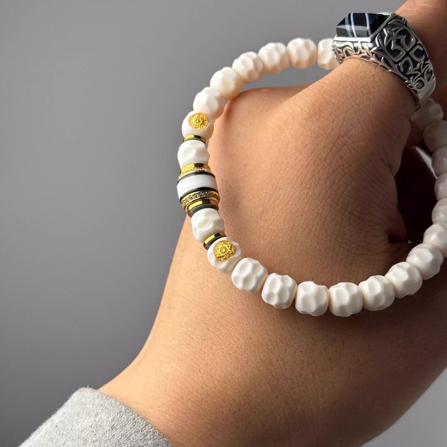 🌟 Handcrafted Camel Bone Wu Xiang 0.31"×0.28" Single-Loop Bracelet Natural Texture • Mixed Accents • Actual Photos • Fixed Price Aoao Toys