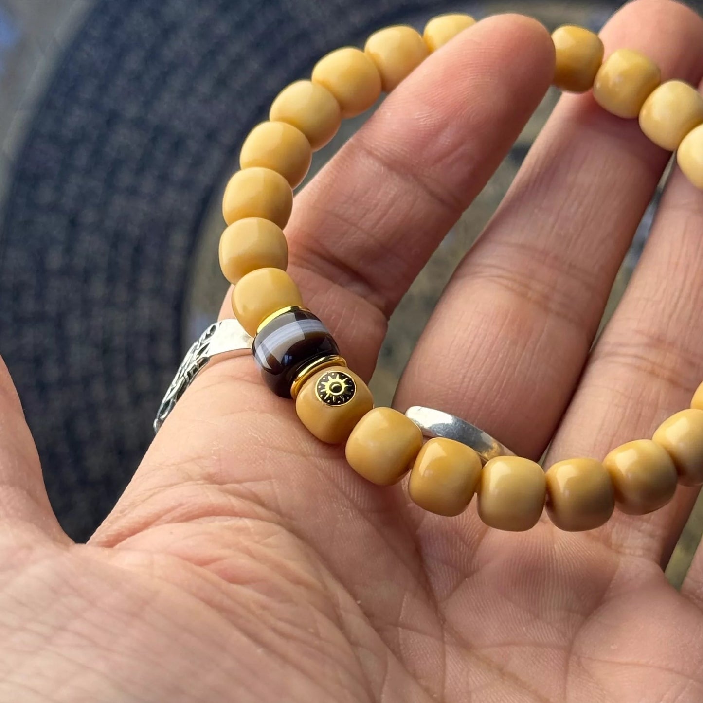 9×8mm Dragon's Back Bodhi Single-row Bracelet with Banded Agate Accents Aoao Toys