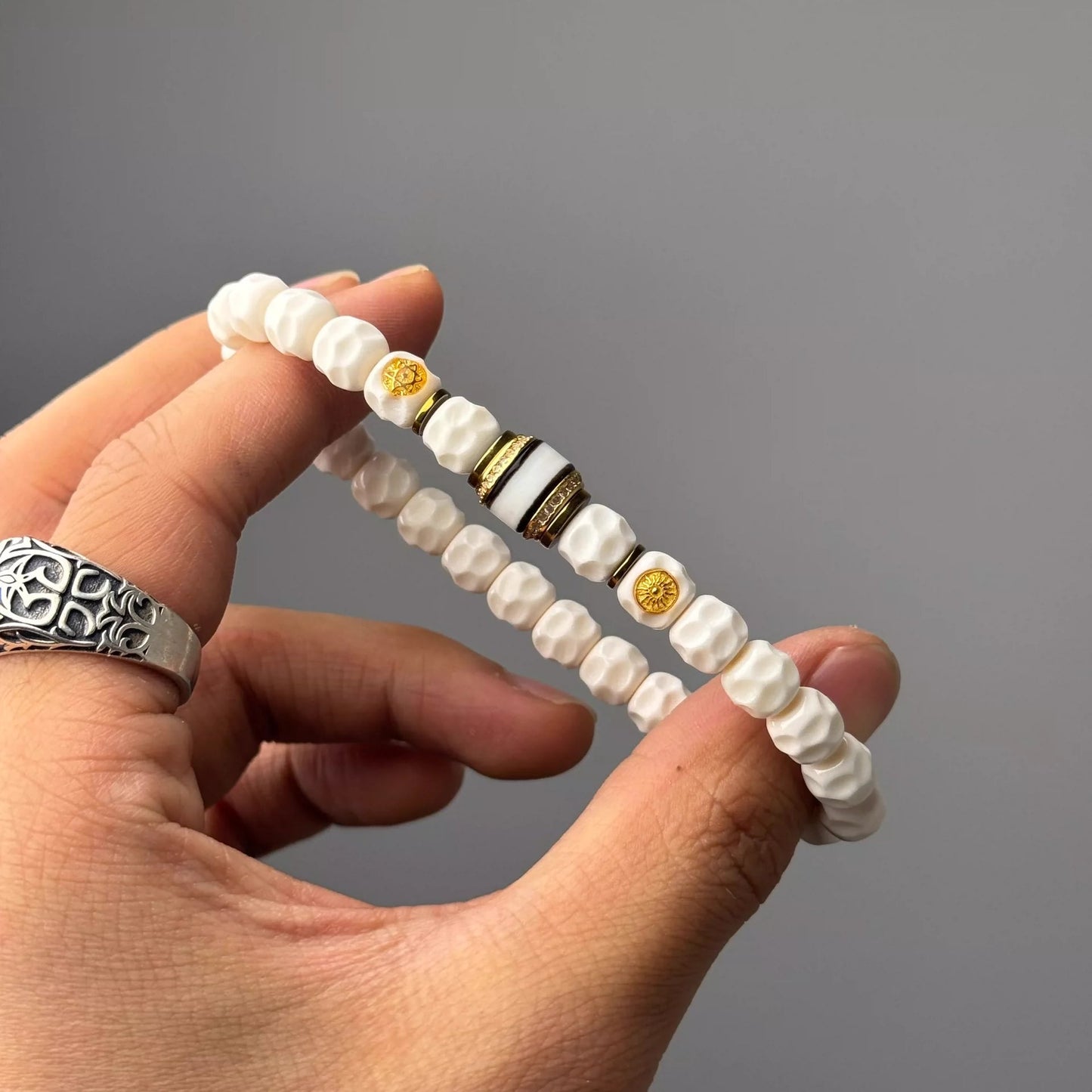 🌟 Handcrafted Camel Bone Wu Xiang 0.31"×0.28" Single-Loop Bracelet Natural Texture • Mixed Accents • Actual Photos • Fixed Price Aoao Toys