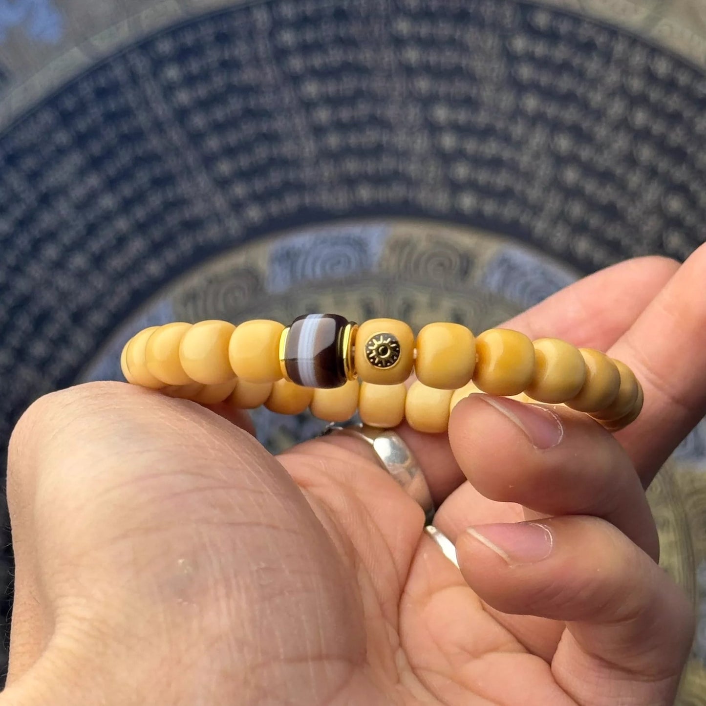 9×8mm Dragon's Back Bodhi Single-row Bracelet with Banded Agate Accents Aoao Toys