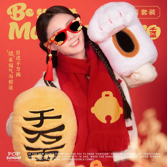 POPSUNDAY Lucky Cat Gift Set – Plush Scarf, Gloves & Pillow POP SUNDAY