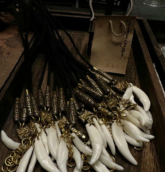 GOEMON | Black Dog Tooth Necklace "Fenglang Juxu" Aoao Toys