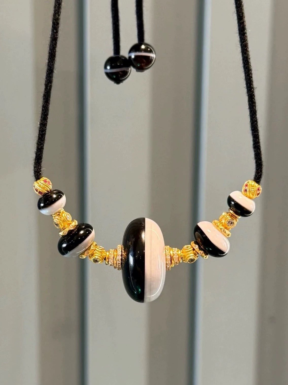 🌟 Large 23mm Natural One-Line Medicine Buddha Bead Necklace Unique Sky-Earth Design • Black-White Agate • 925 Silver-Gilt Accents Aoao Toys