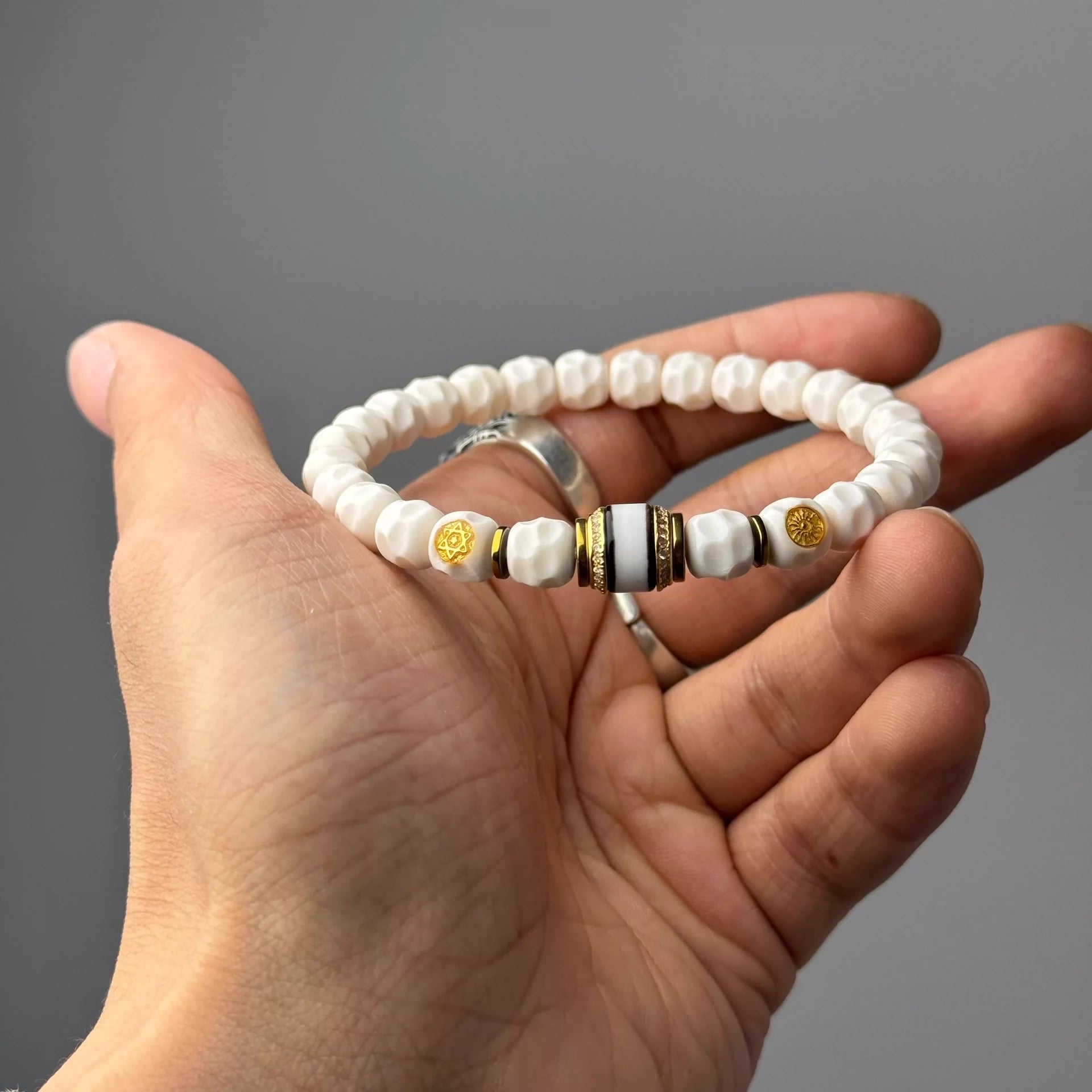 🌟 Handcrafted Camel Bone Wu Xiang 0.31"×0.28" Single-Loop Bracelet Natural Texture • Mixed Accents • Actual Photos • Fixed Price Aoao Toys